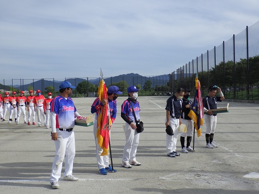 優勝した２チームの表彰式の画像