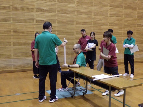 棒反射をする写真