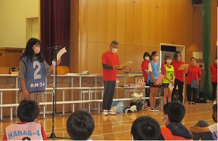 謝意を述べる６年生の画像