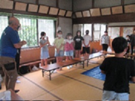 お礼をする子どもたちの写真