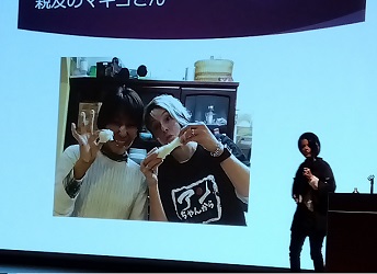 講演するアン講師の画像