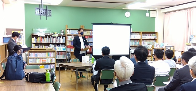 開会のあいさつの様子