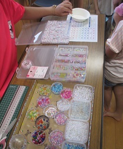 ブラ板やビーズ作品の画像