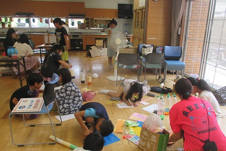 縁日コーナーの準備をする画像その3