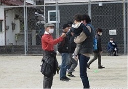 パパと？ボクと？どっちとじゃんけんしようかね？