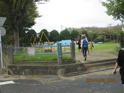 公園に向かう子どもたちの様子