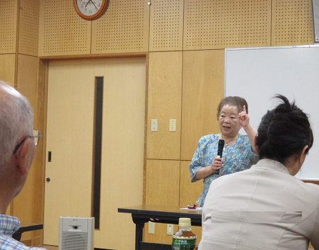 講師が話している様子