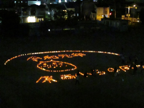 灯明に光が灯った様子