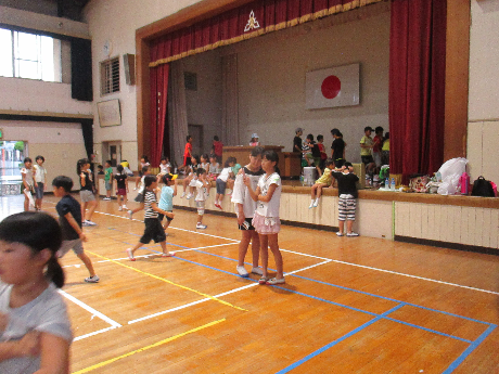 講師によるじゃんけんを使ったレクリエーション