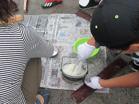 飯盒で炊けたごはん