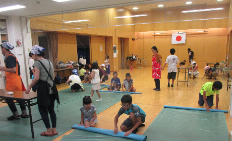 参加者全員で会場の片づけ