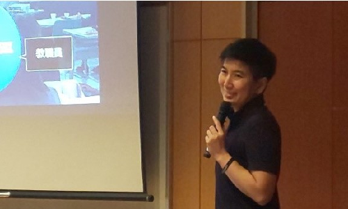 講師の小野アンリさん