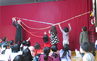 大喜びの子ども達