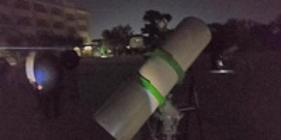 一抱えより大きな手作り望遠鏡3台で，3つの天体をねらいます