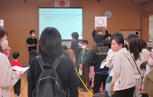 解答が発表されるたびに一喜一憂大興奮の子ども達