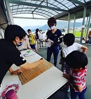 受付で「子どもの声」アンケートを実施