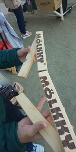 モルッカーリはスローライン（投げるときの立ち位置）を示します。