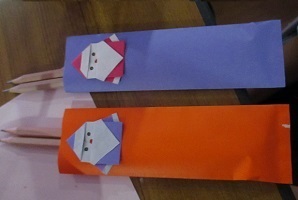 寄贈鉛筆は、可愛いサンタ折り紙で包んでありました