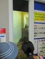 浸水時、水圧を体験しながらの脱出体験