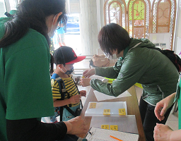 画像:検温の様子