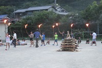 キャンプファイヤーの画像