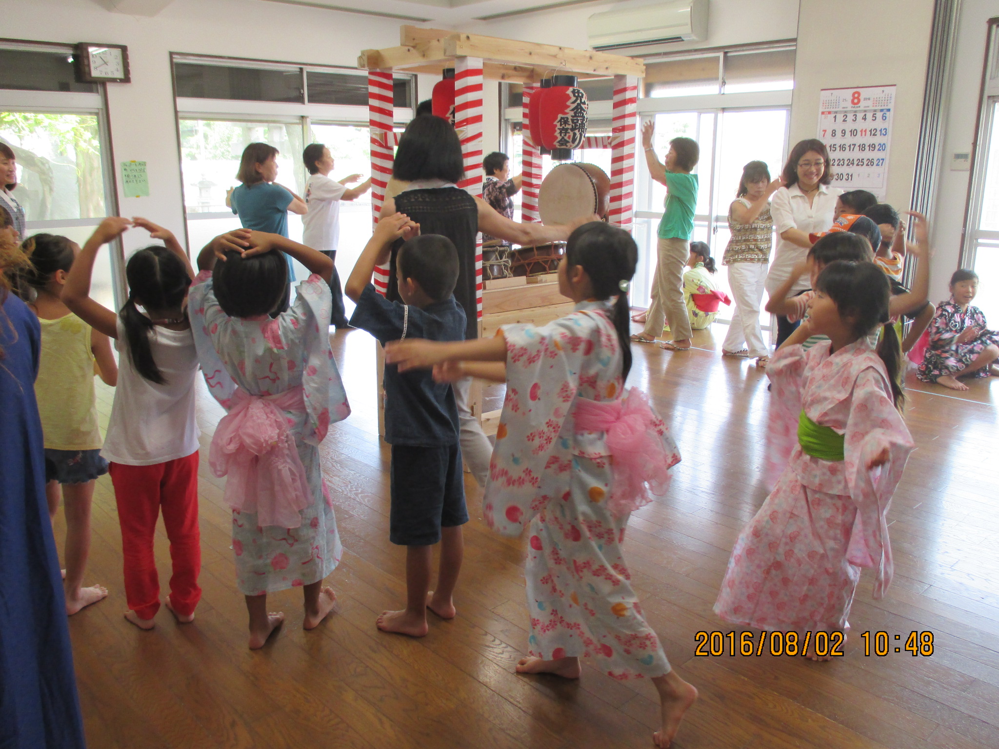 踊りの練習をする子どもたちの様子