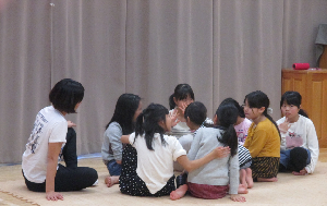 子どもたちで集まって話し合い