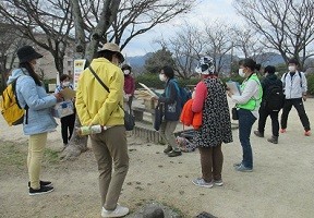 大人レンジャーも振り返り中の写真