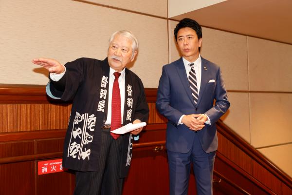 説明を受ける市長