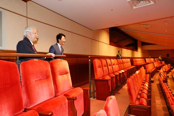 掛け声をする高島市長