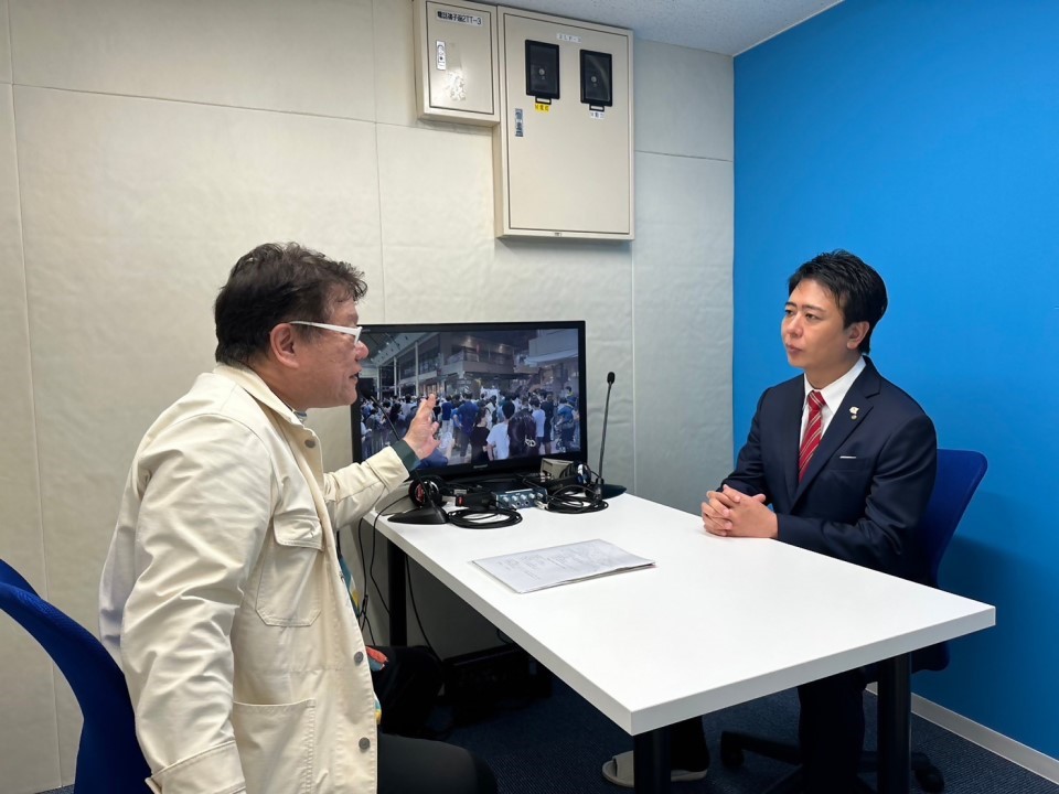 ブース内での対談の様子