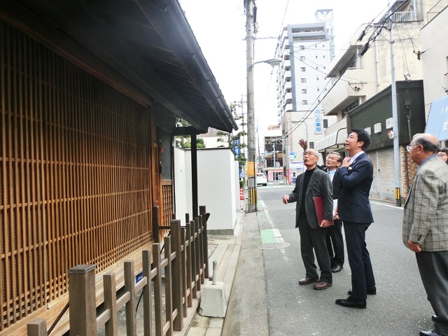 まち歩きの様子