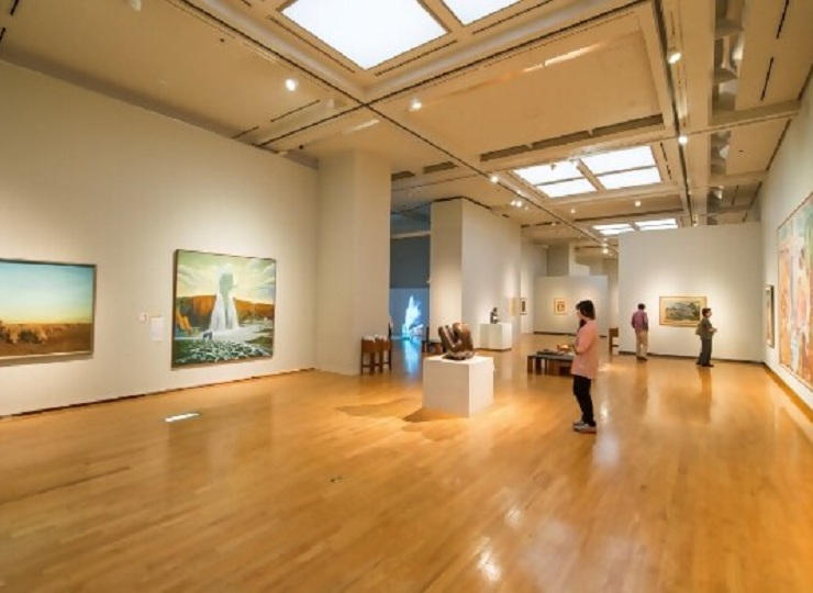 海外のアーティストや市民の作品を展示しているギャラリー。