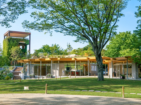 360度植物に囲まれたロケーションが美しいボタニカルライフスクエア