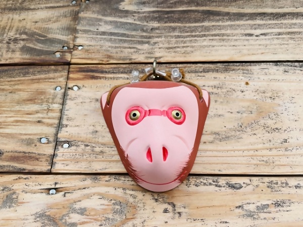 猿田彦神社の授与品である「厄除け」の猿面