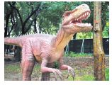 自然の中で楽しみながら恐竜について学べる体験型アトラクション
