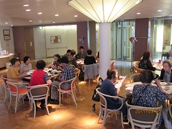 ランチ風景の画像