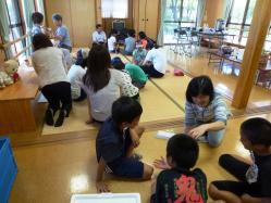 写真説明「室内遊びの様子」