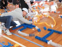 写真説明「これぞ片江ドミノ！」