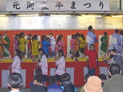 「元岡豊年まつり音頭」の完成披露の画像