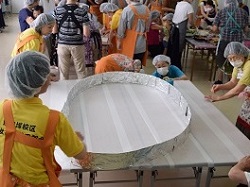 お手製の直径150センチメートルのわくの画像