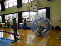 カンナ削りをしている画像