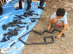 パイプを繋げている画像