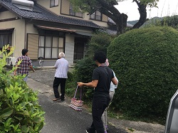 自宅へ送迎している写真