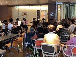 中学生有志による演奏会の画像