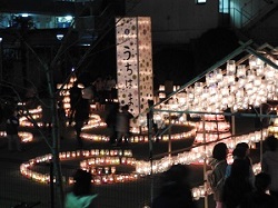 一段と映える大灯籠の画像