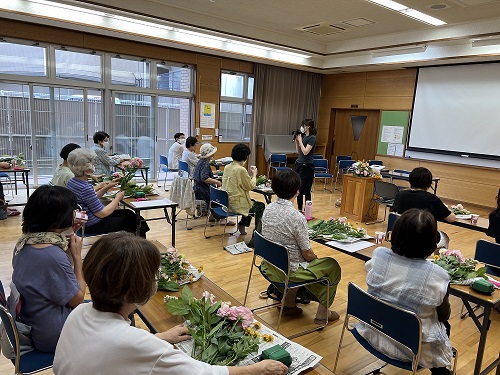 フラワーアレンジメント教室の様子1