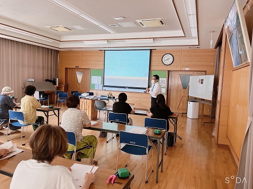 フラワーアレンジメント教室の様子2