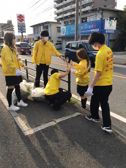 清掃活動をしている写真1