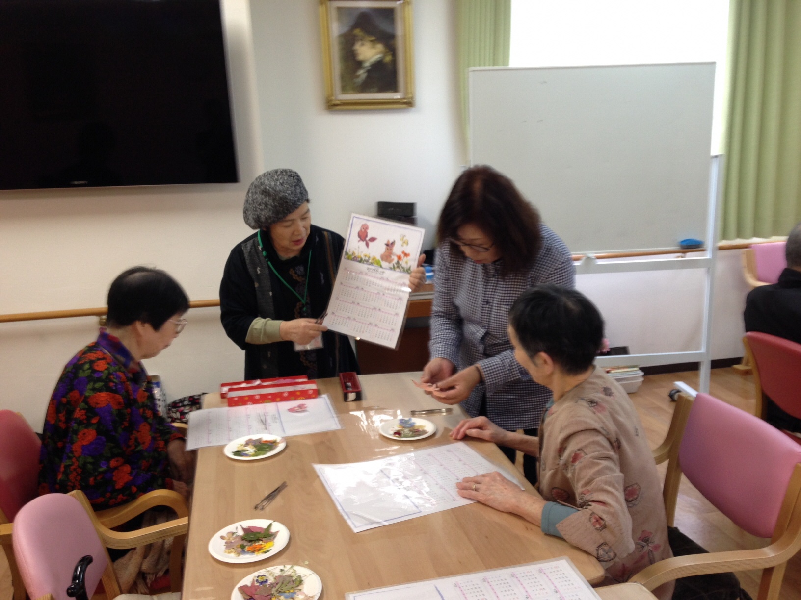 利用者による押し花の様子